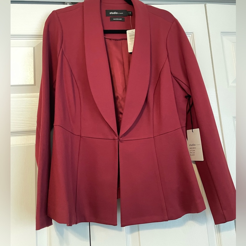 NWT womens Studio by Torrid Uptown Peplum blazer